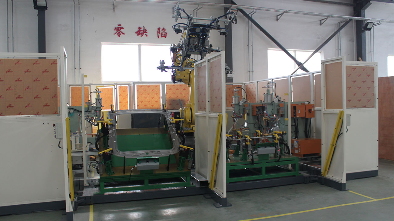 天窗固定板点焊机器人工作站